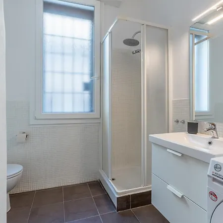Appartement Guesthost - Cozy With Balcony In Bologna