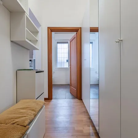 Guesthost - Cozy With Balcony In * Bologna