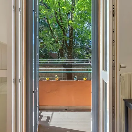Guesthost - Cozy With Balcony In Bologna
