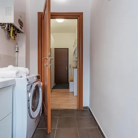 Appartement Guesthost - Cozy With Balcony In *