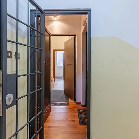 Guesthost - Cozy With Balcony In Appartement Bologna