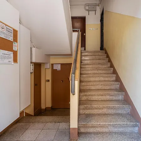 Appartement Guesthost - Cozy With Balcony In Bologna